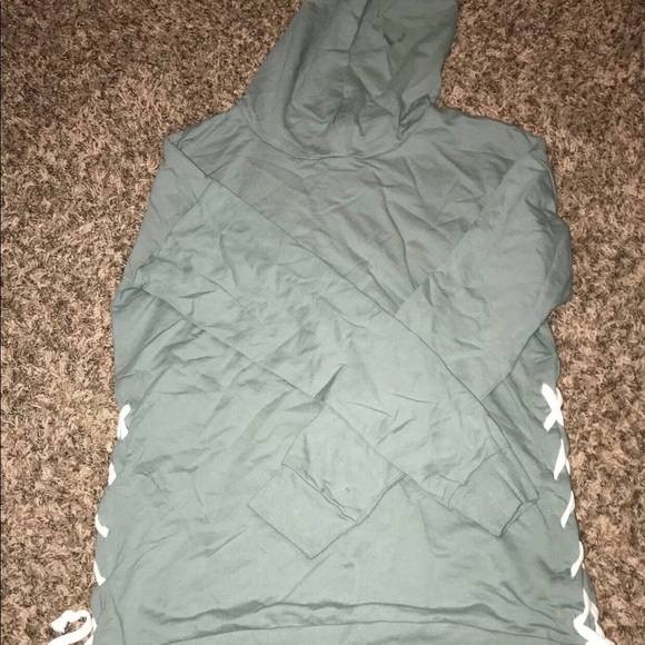 Clothes - Picture 4 of 5